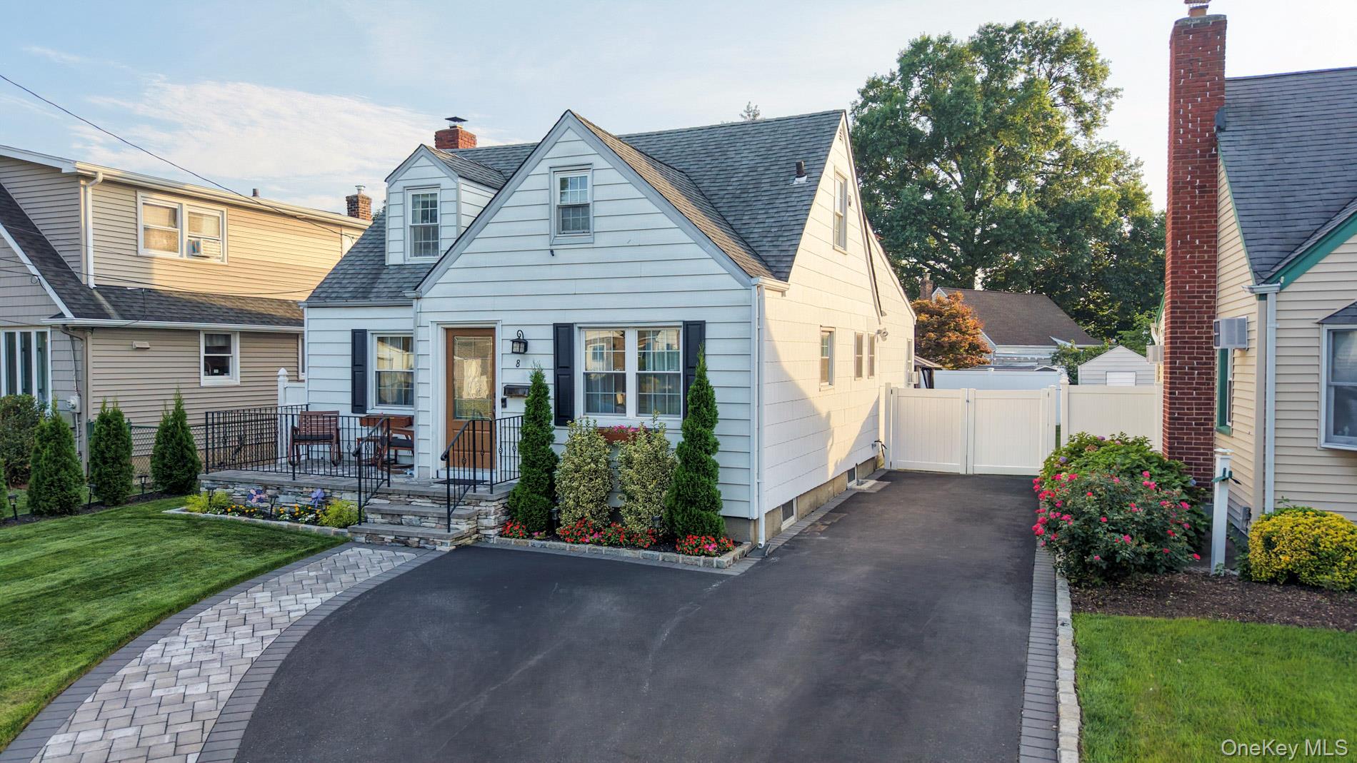 8 Garden Avenue Property Photo 2