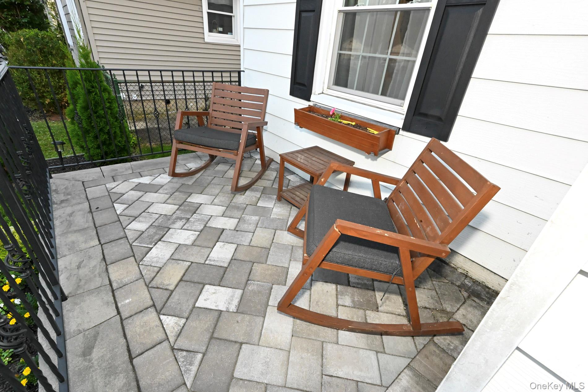 8 Garden Avenue Property Photo 3