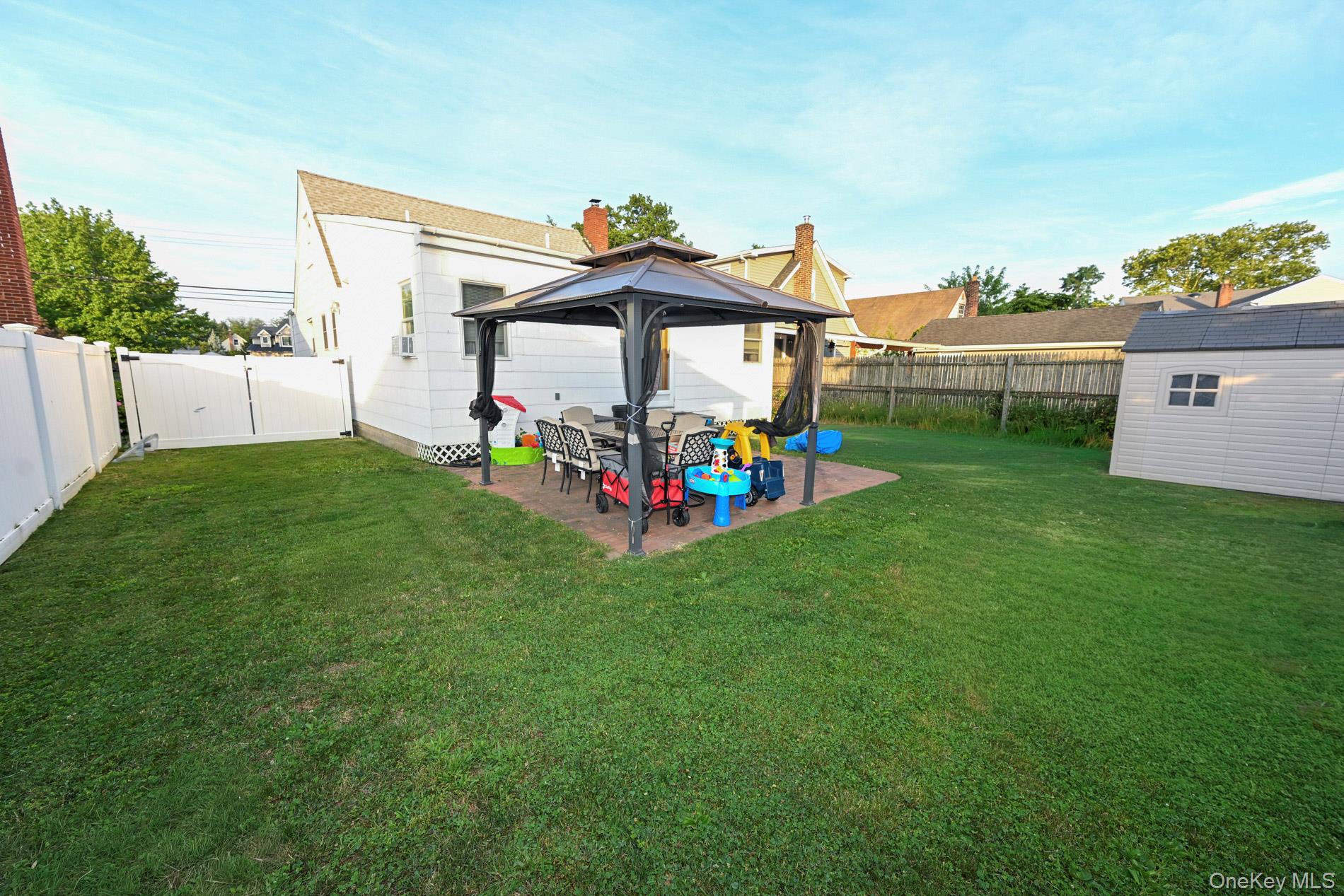 8 Garden Avenue Property Photo 24