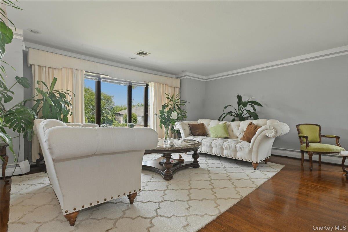 844 Park Lane Property Photo 4