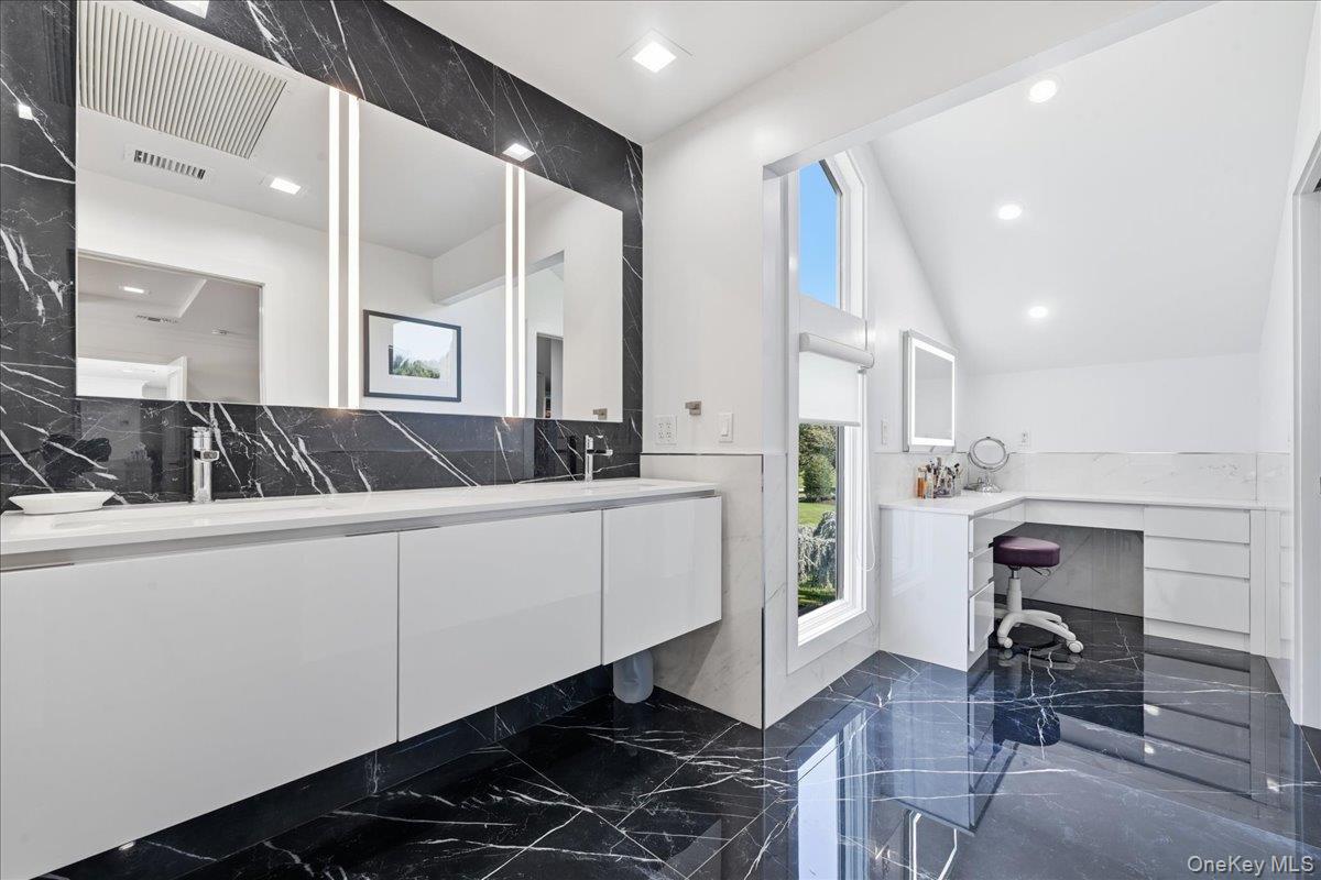 5 Meadow Gate Property Photo 27