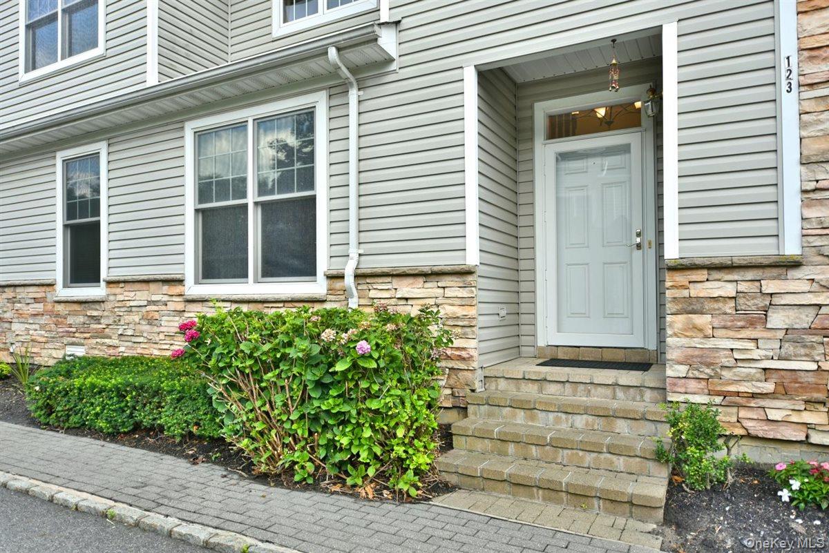 123 Links Court Property Photo 2