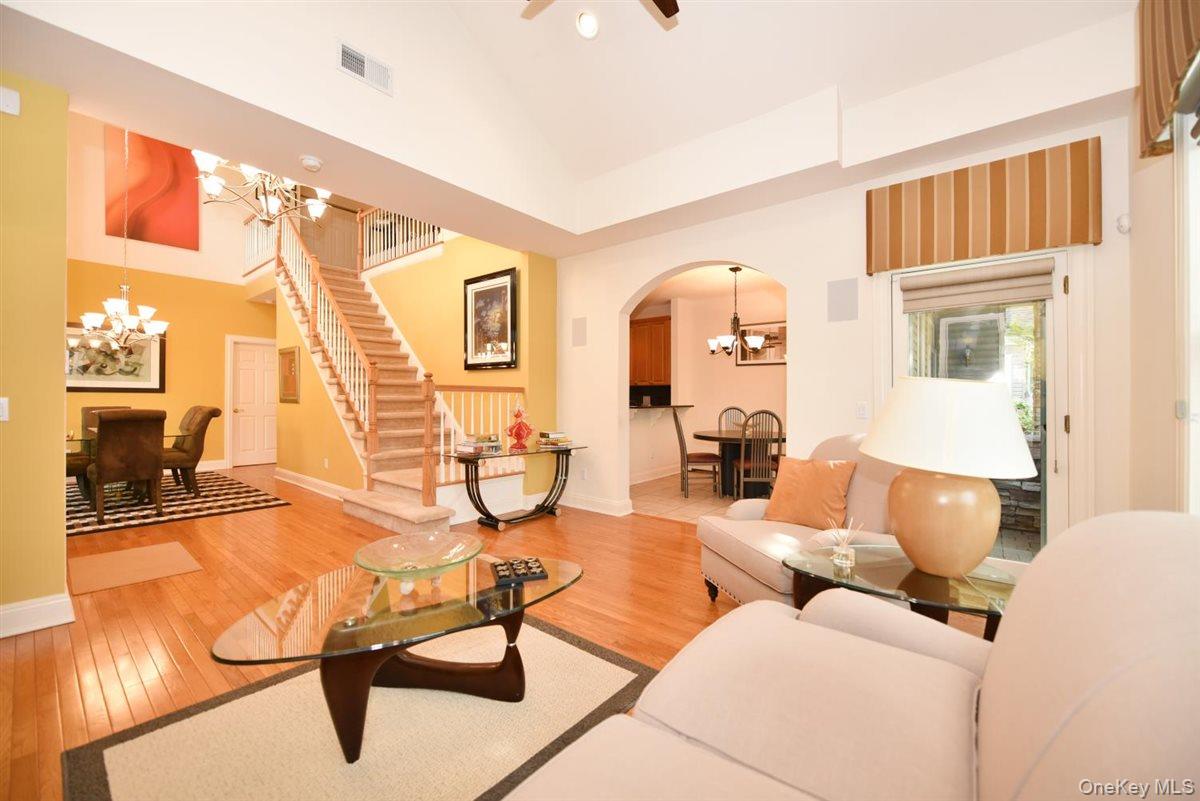 123 Links Court Property Photo 4