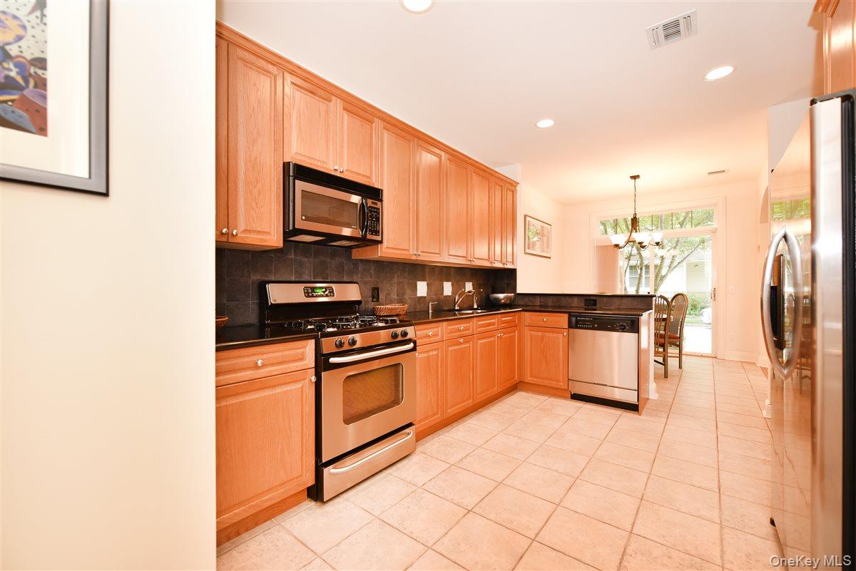 123 Links Court Property Photo 7