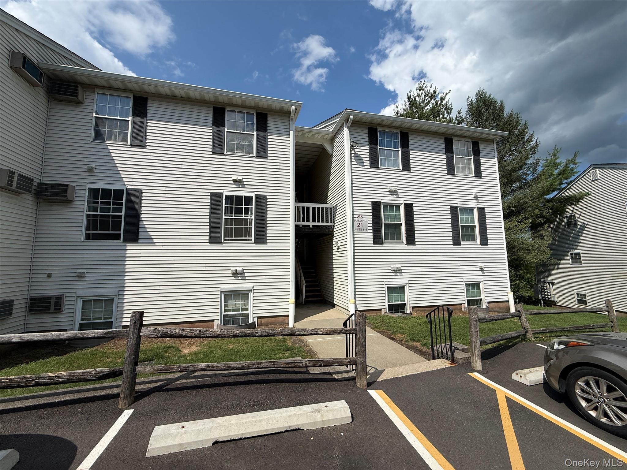 21 Lexington Hill 3 Property Photo 1