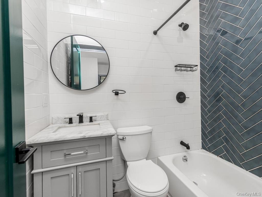 2458 Lorillard Place Property Photo 4