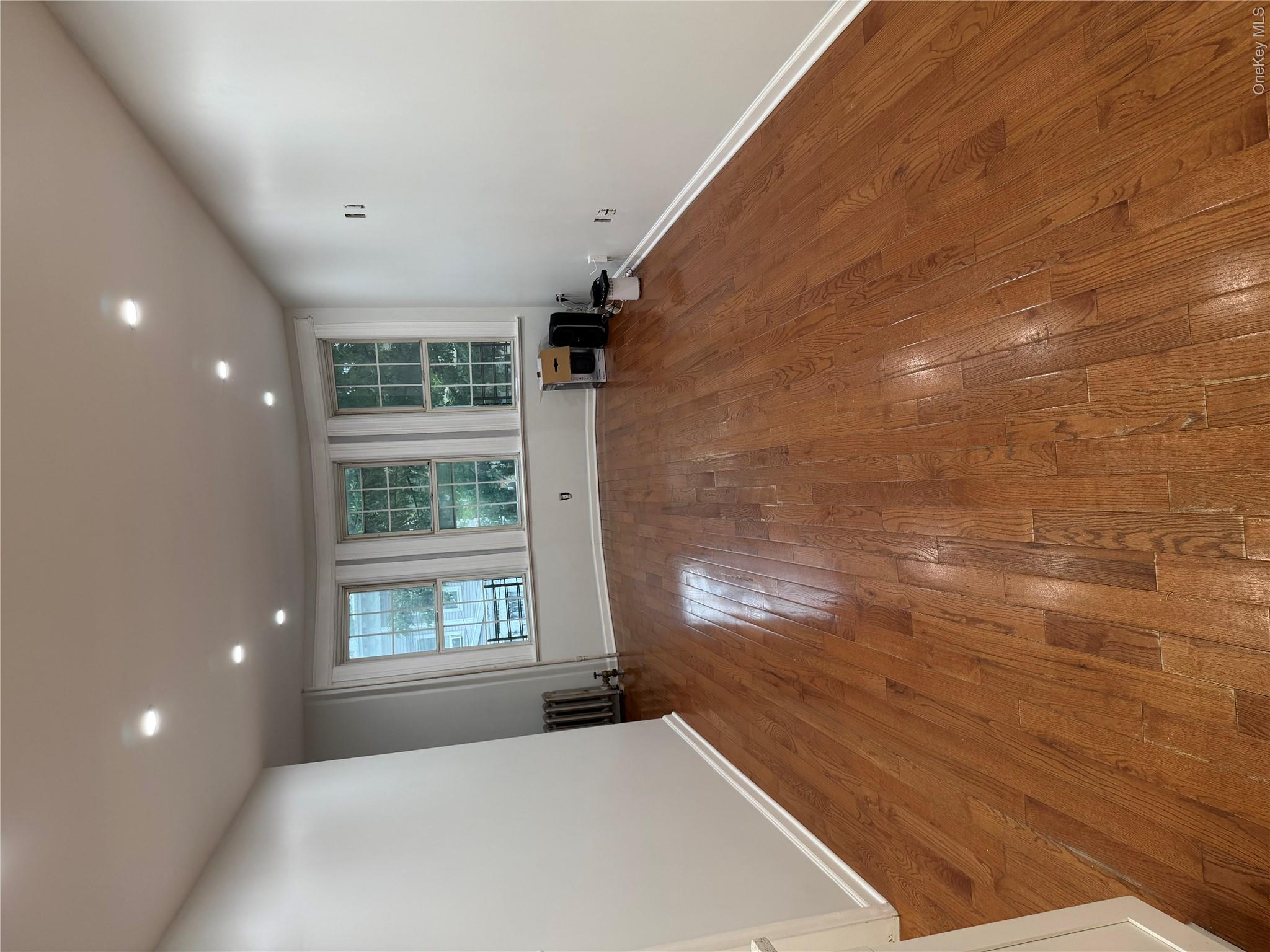 1027944 Property Photo 4