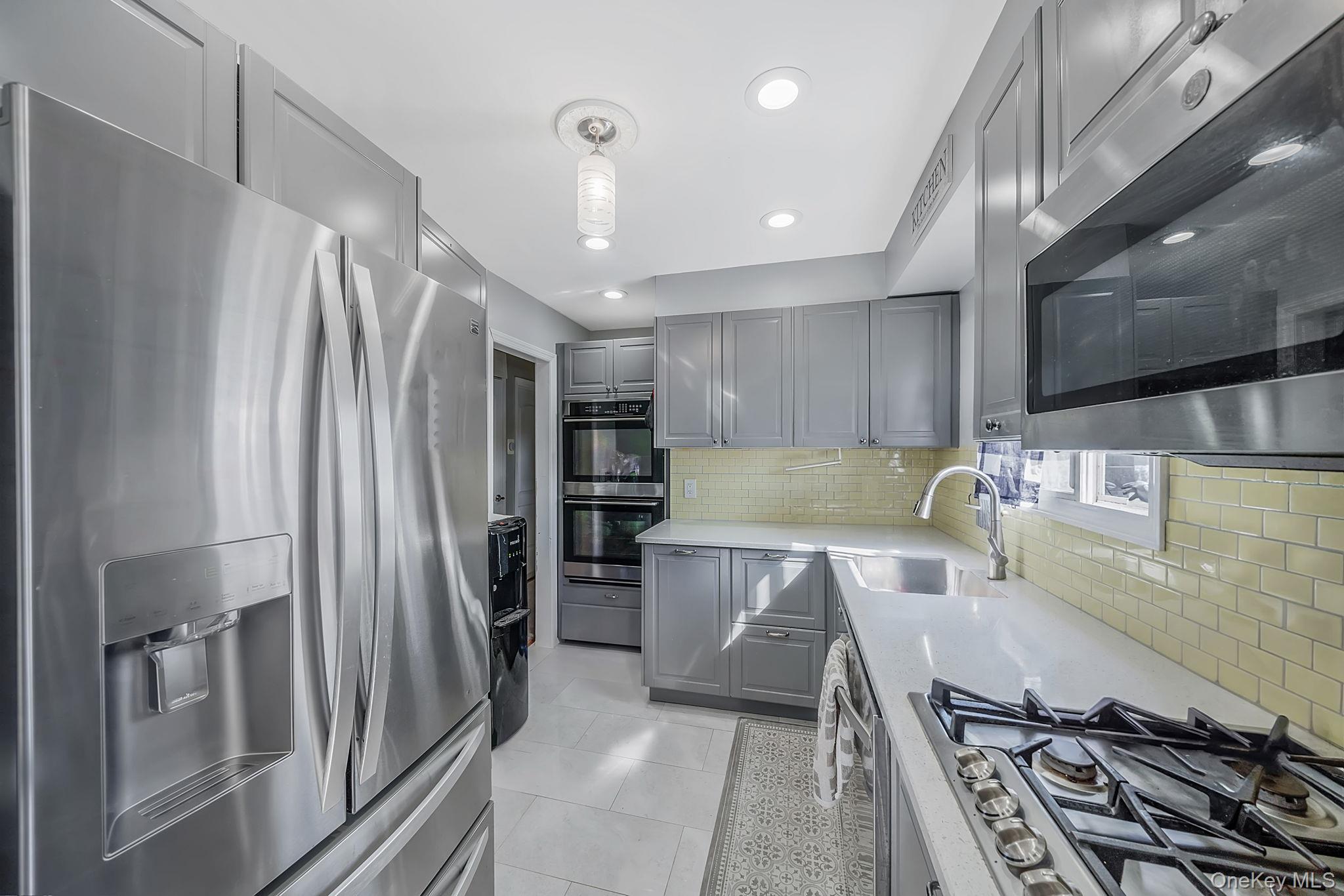1030 N Fulton Avenue Property Photo 7