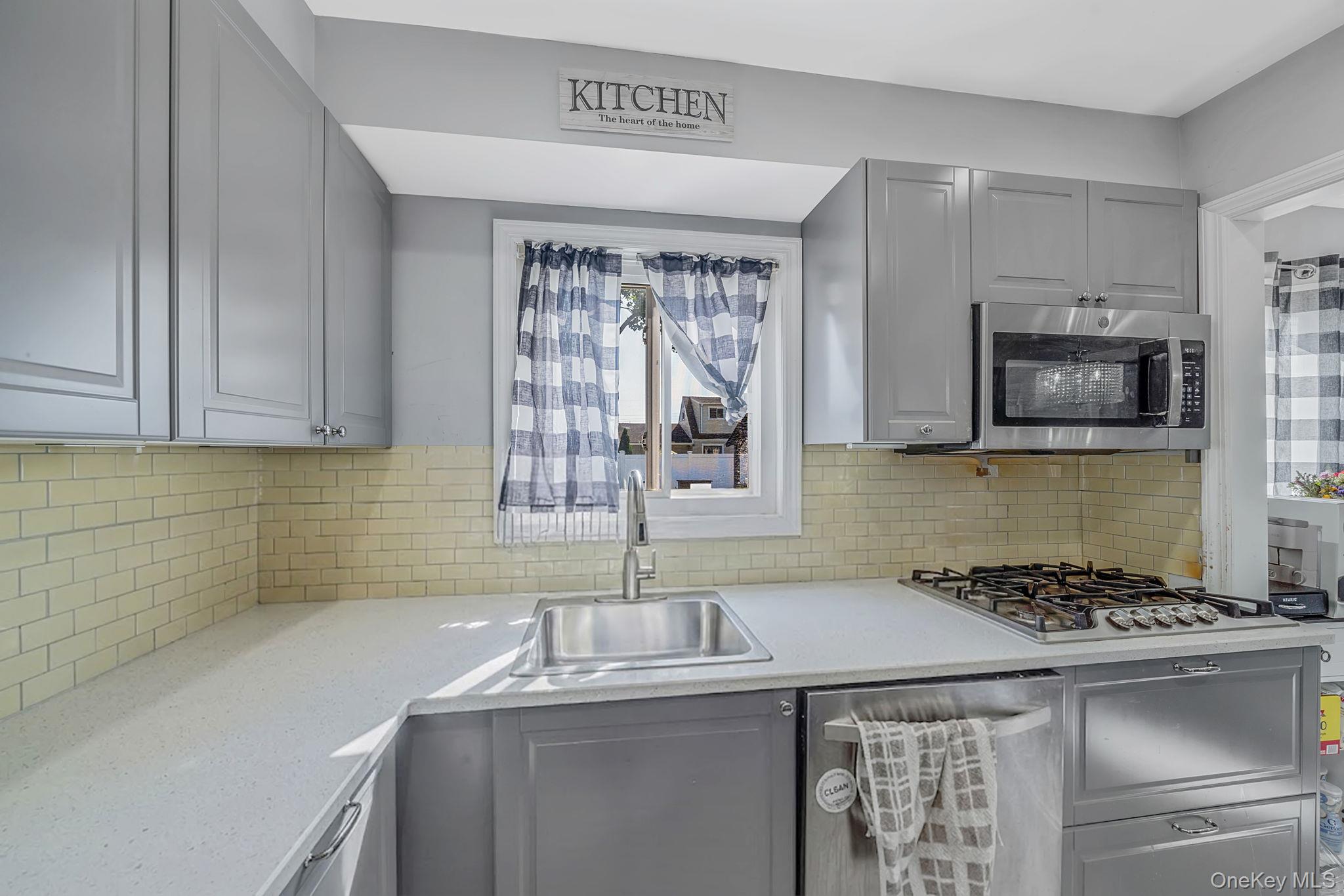 1030 N Fulton Avenue Property Photo 8