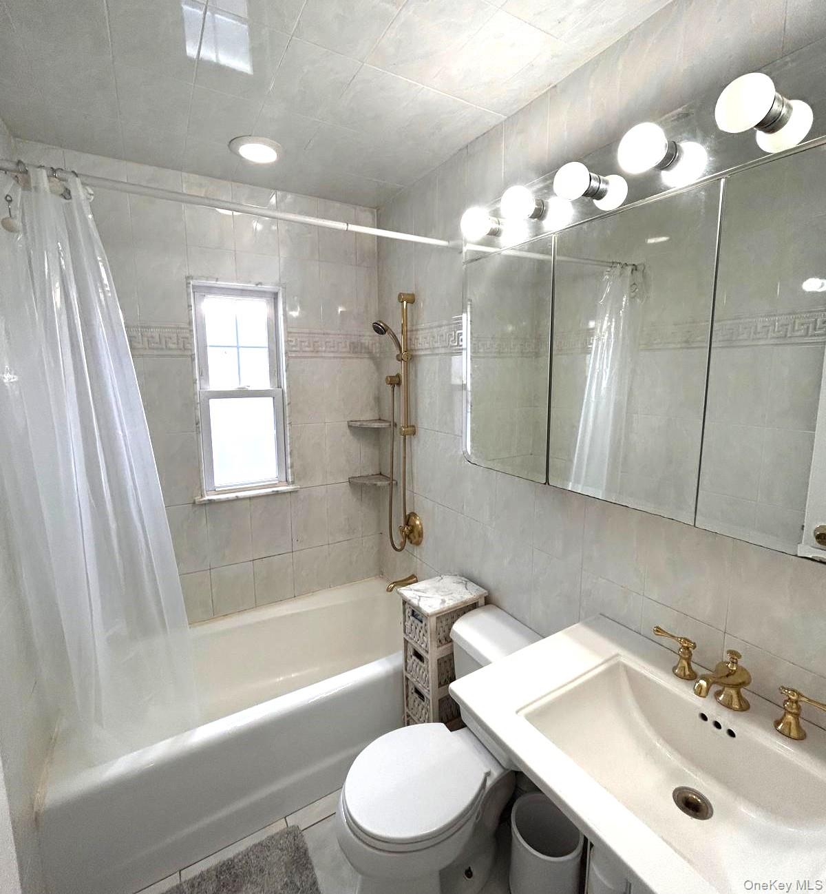 98 Albertson Place Property Photo 10
