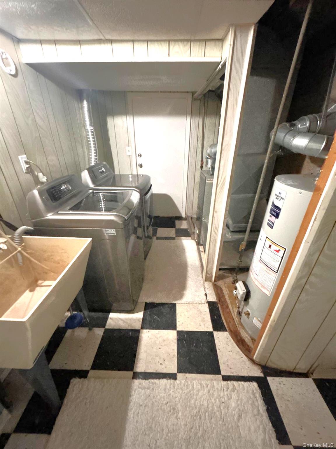 98 Albertson Place Property Photo 18