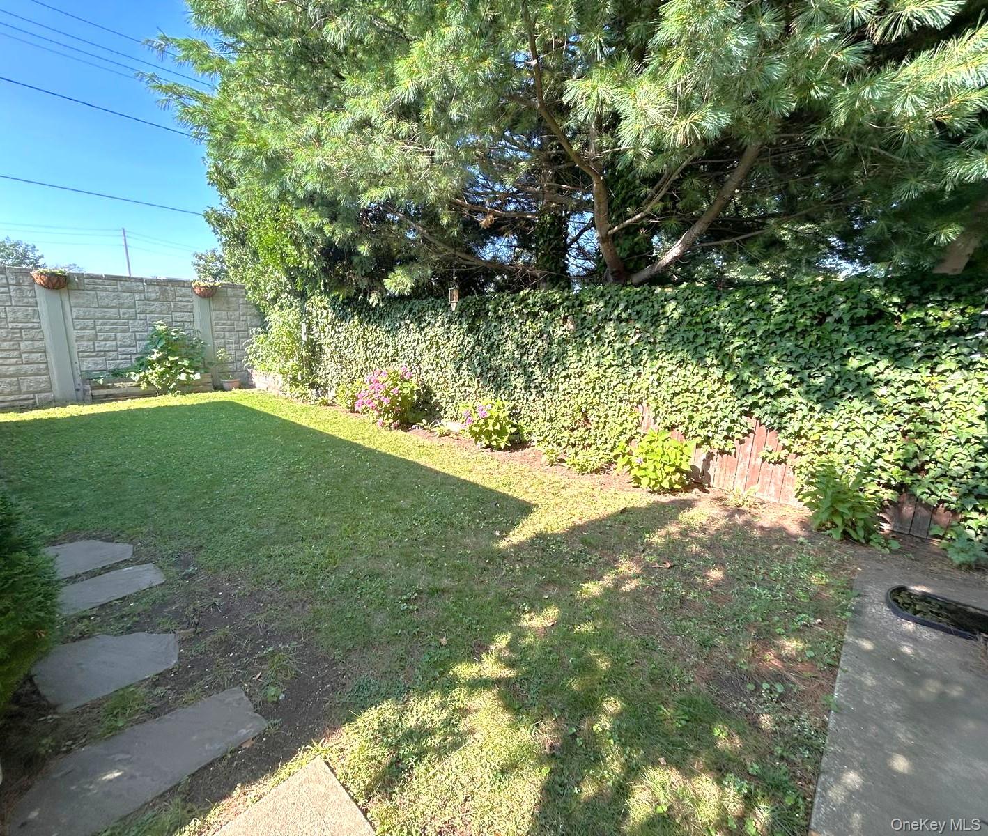 98 Albertson Place Property Photo 21
