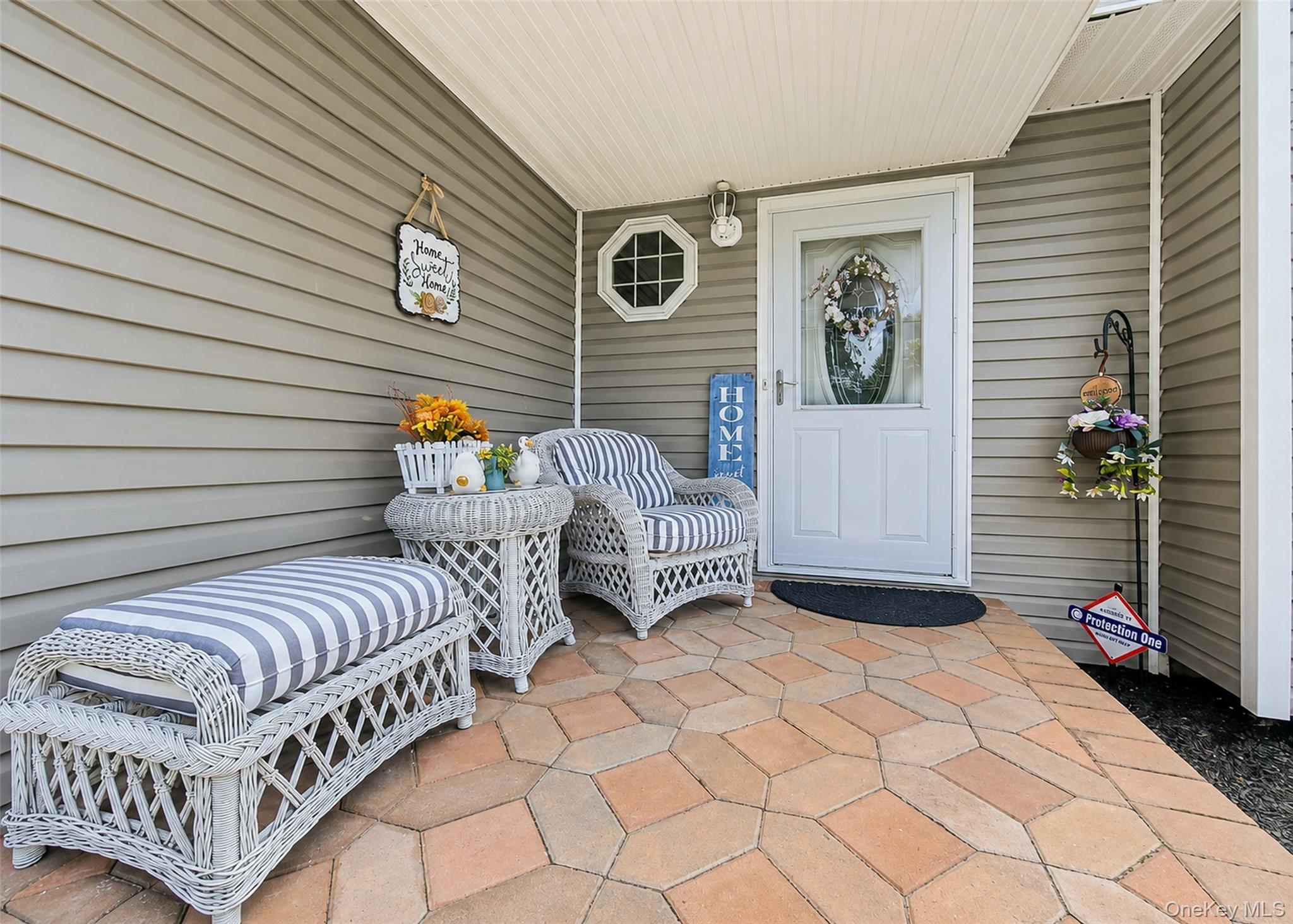 17 Carriage Lane Property Photo 3