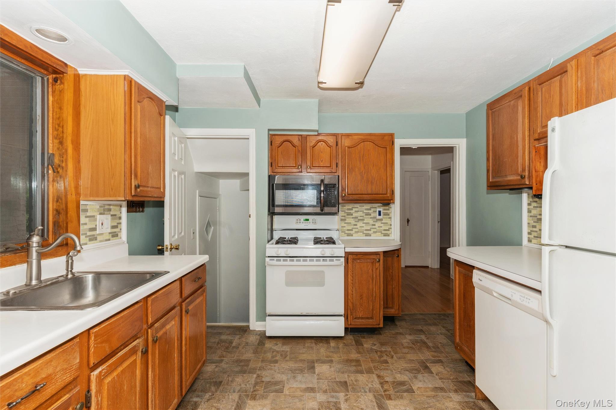 1493 New Hyde Park Drive Property Photo 3
