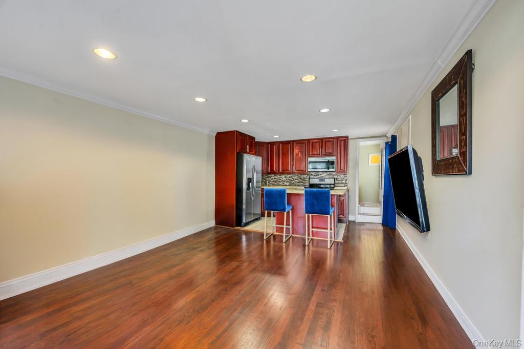 1536 E 51st Street Property Photo 3