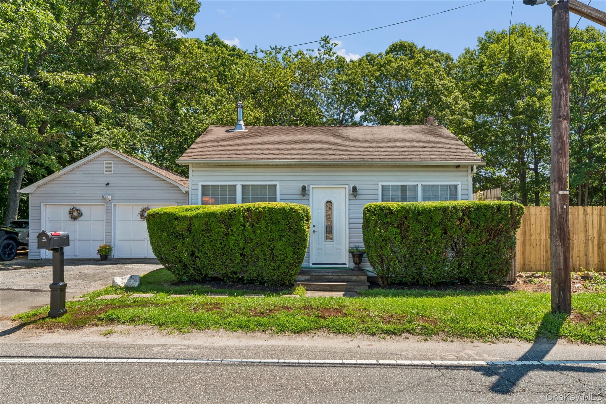 487 Mastic Road Property Photo 1