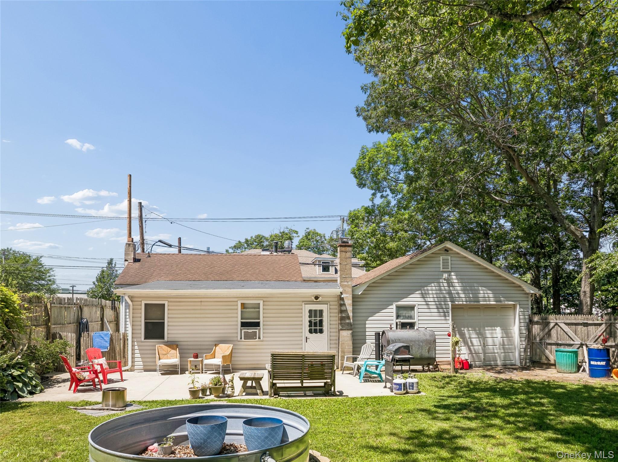 487 Mastic Road Property Photo 16