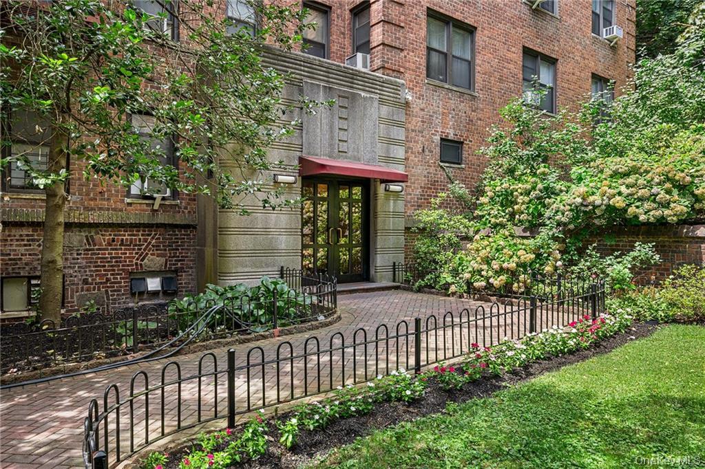 3015 Riverdale Avenue 5f Property Photo 4