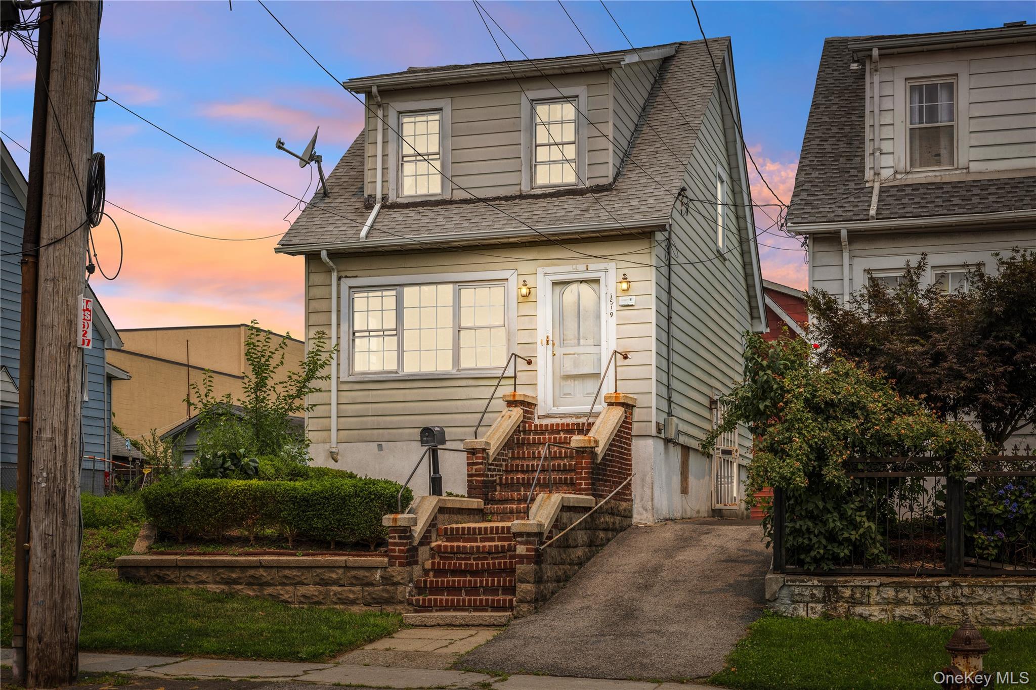 1519 Adee Avenue Property Photo 1