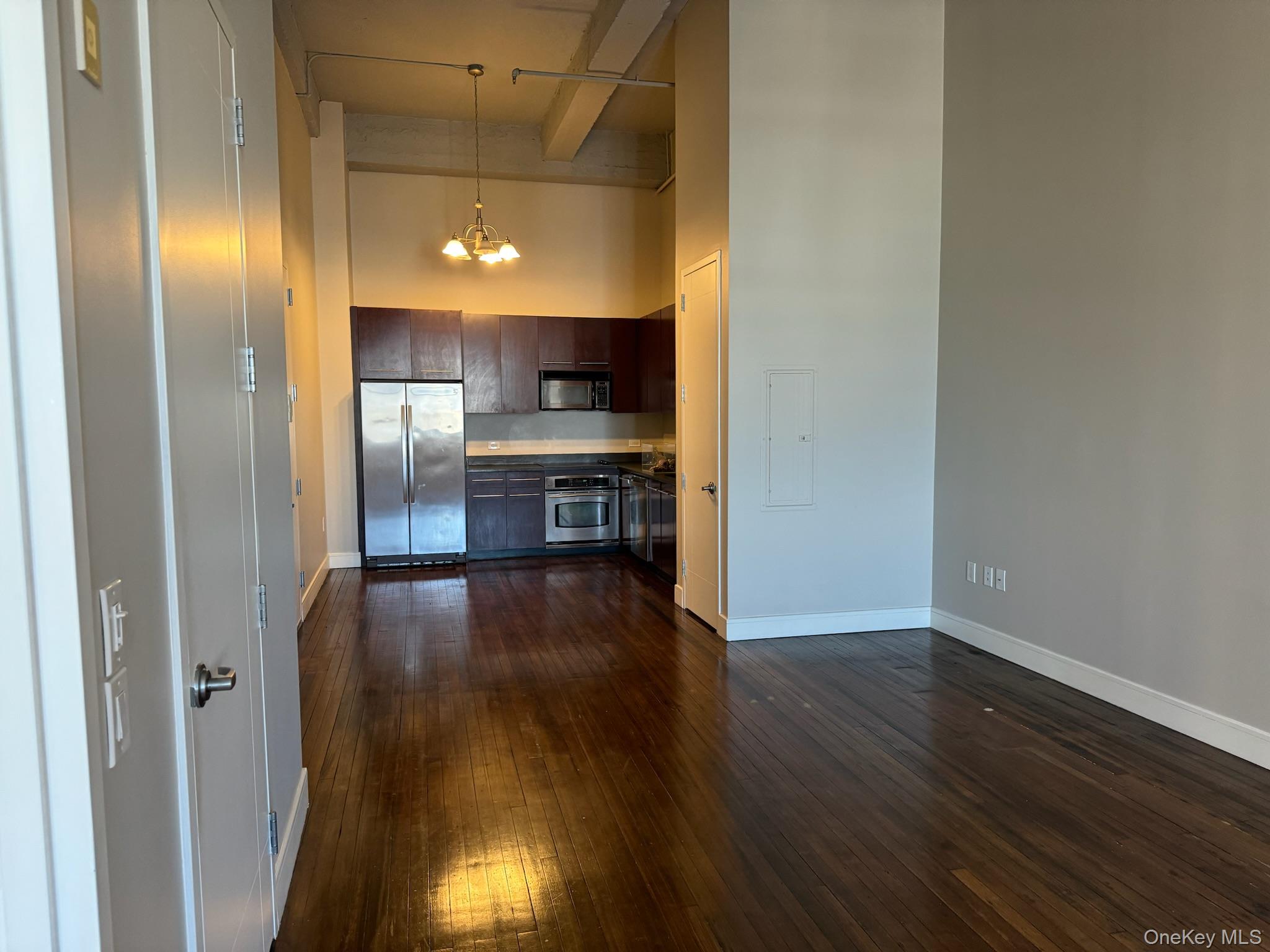 25 Leroy Place 405 Property Photo 3