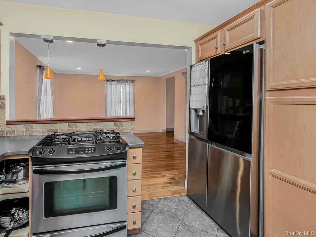 29 S Washington Avenue Property Photo 4