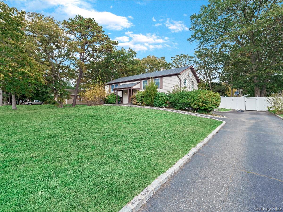 33 Winside Lane Property Photo 2