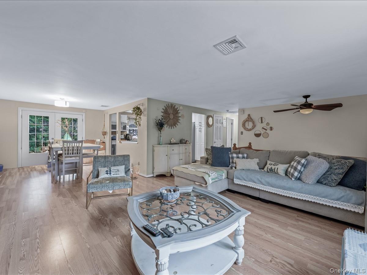 33 Winside Lane Property Photo 4