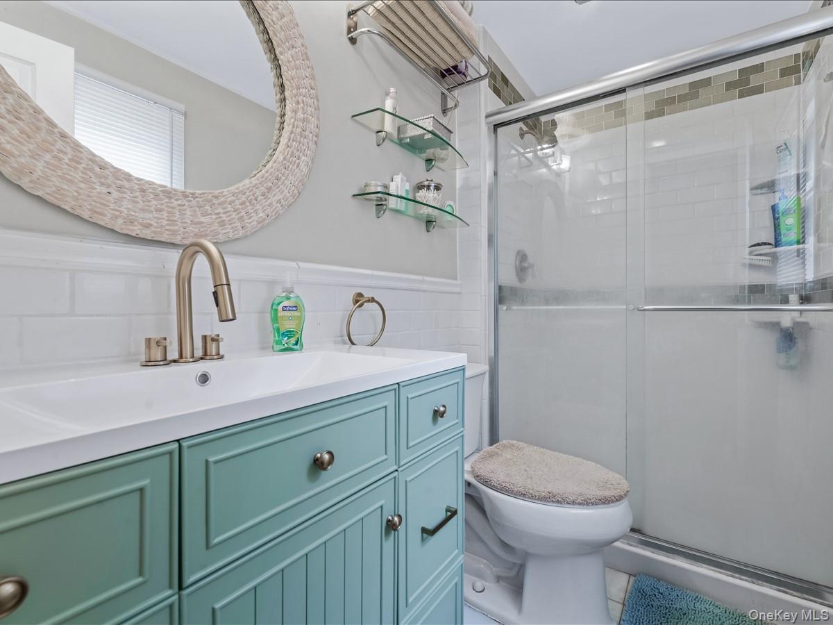 33 Winside Lane Property Photo 9