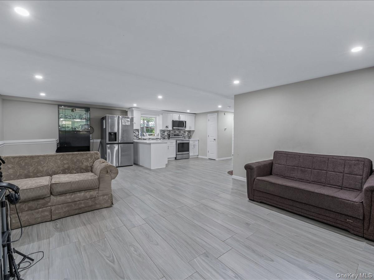 33 Winside Lane Property Photo 14
