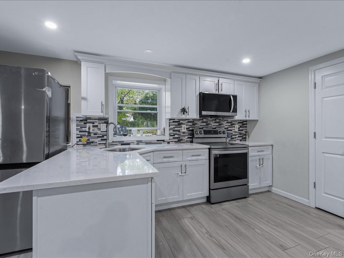 33 Winside Lane Property Photo 17