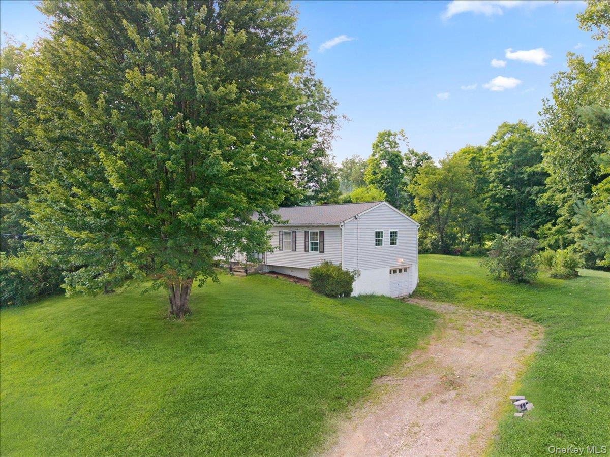39 N Farm Drive Property Photo 2