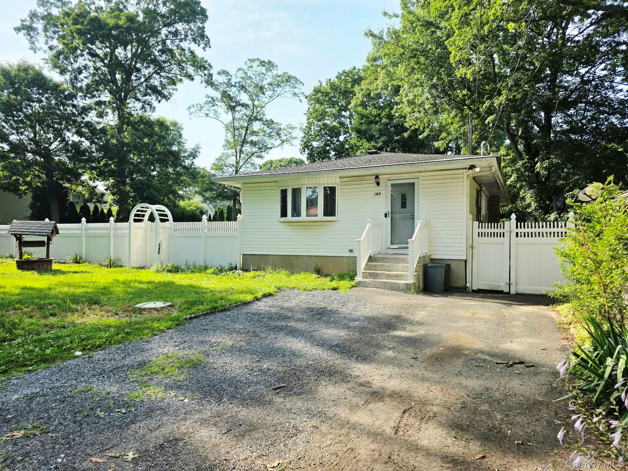 149 Moriches Avenue Property Photo 1