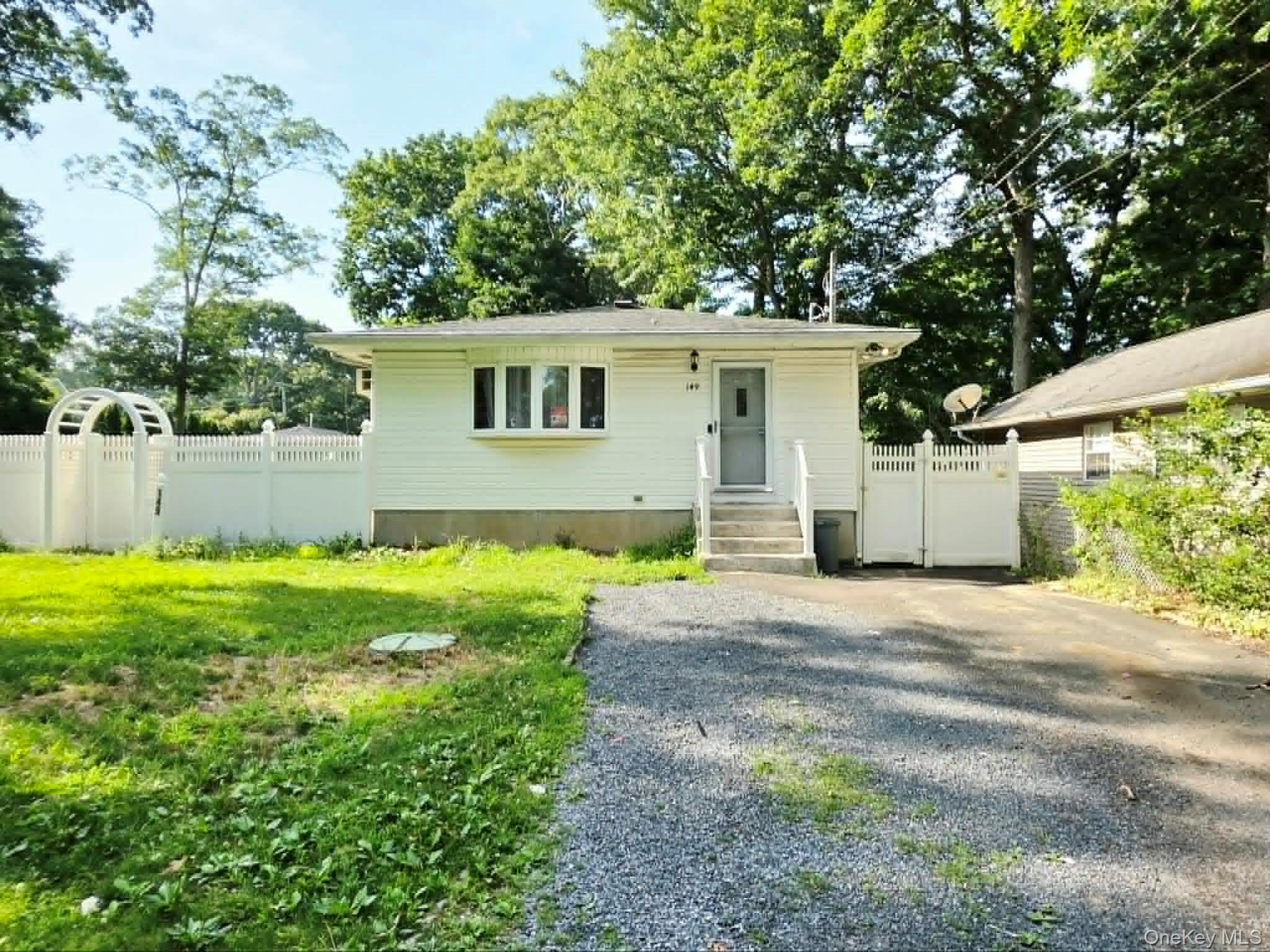 149 Moriches Avenue Property Photo 2