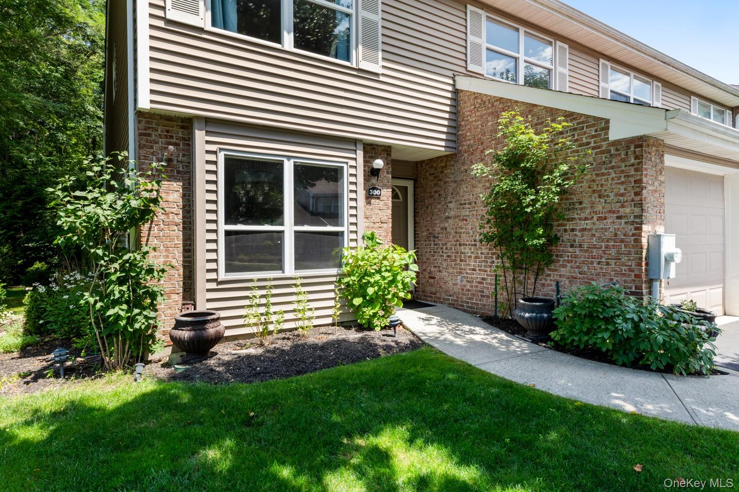 300 Pond View Lane Property Photo 1