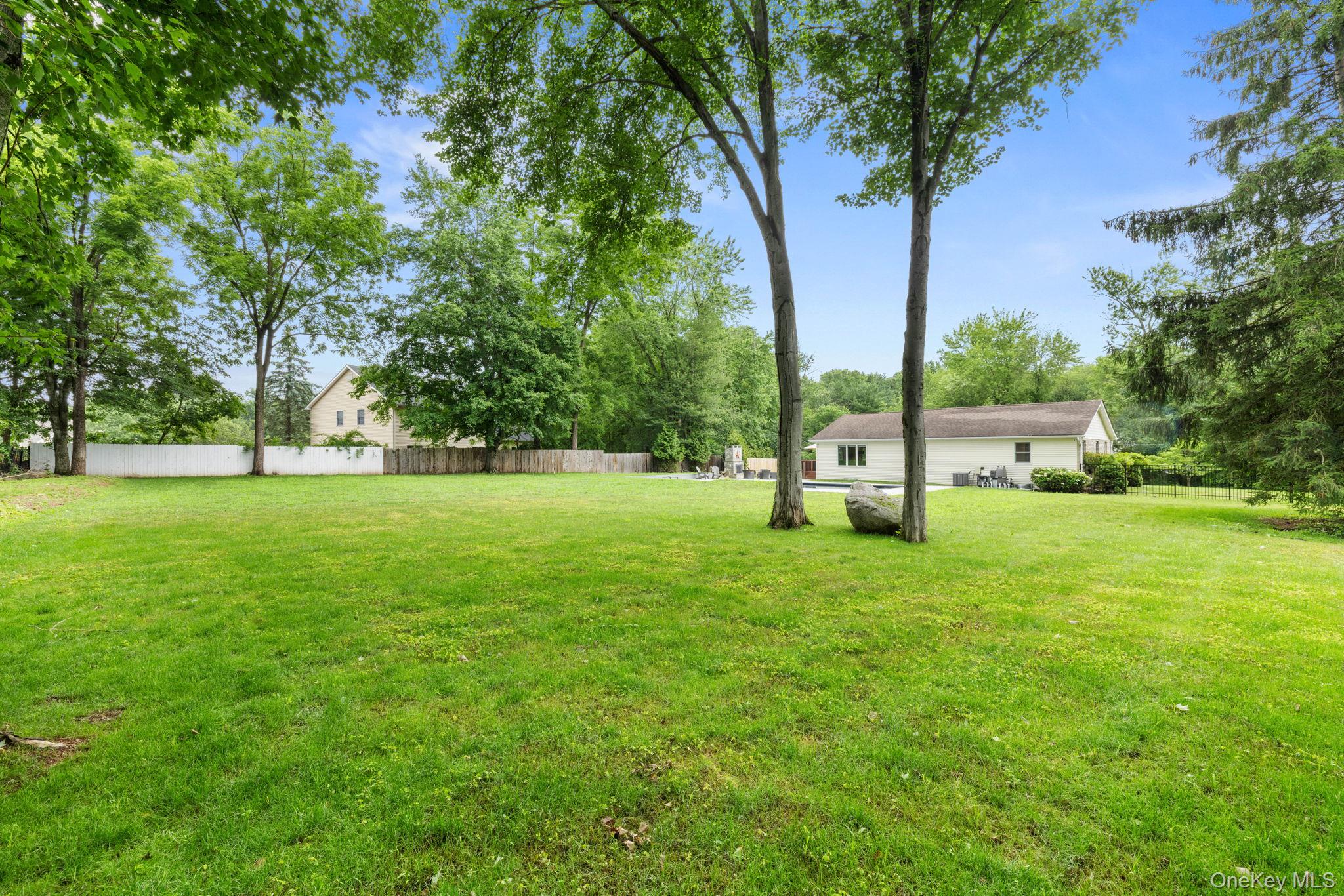 15 Green Hedges Lane Property Photo 46