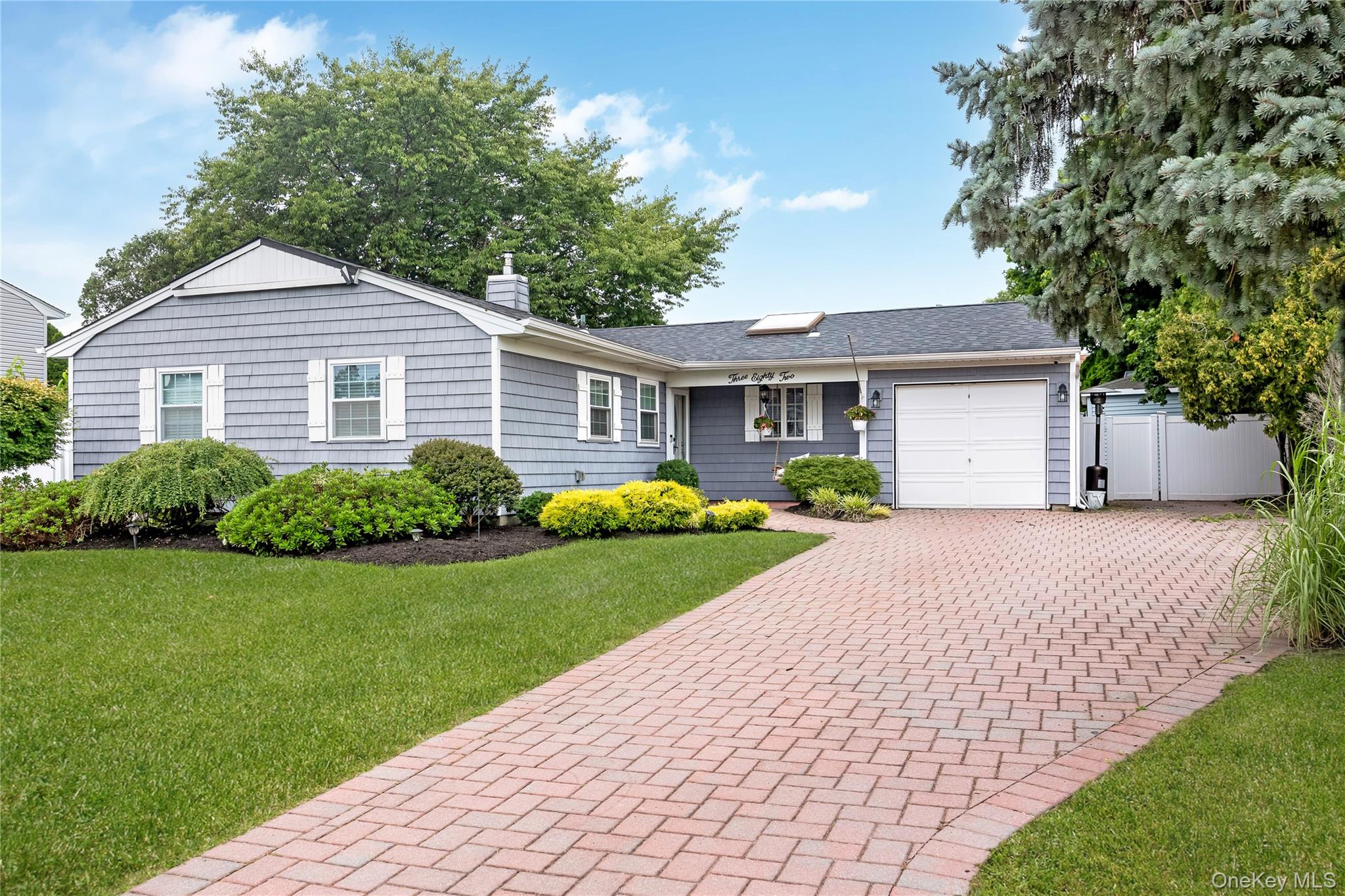 382 Greenbelt Parkway Property Photo 2