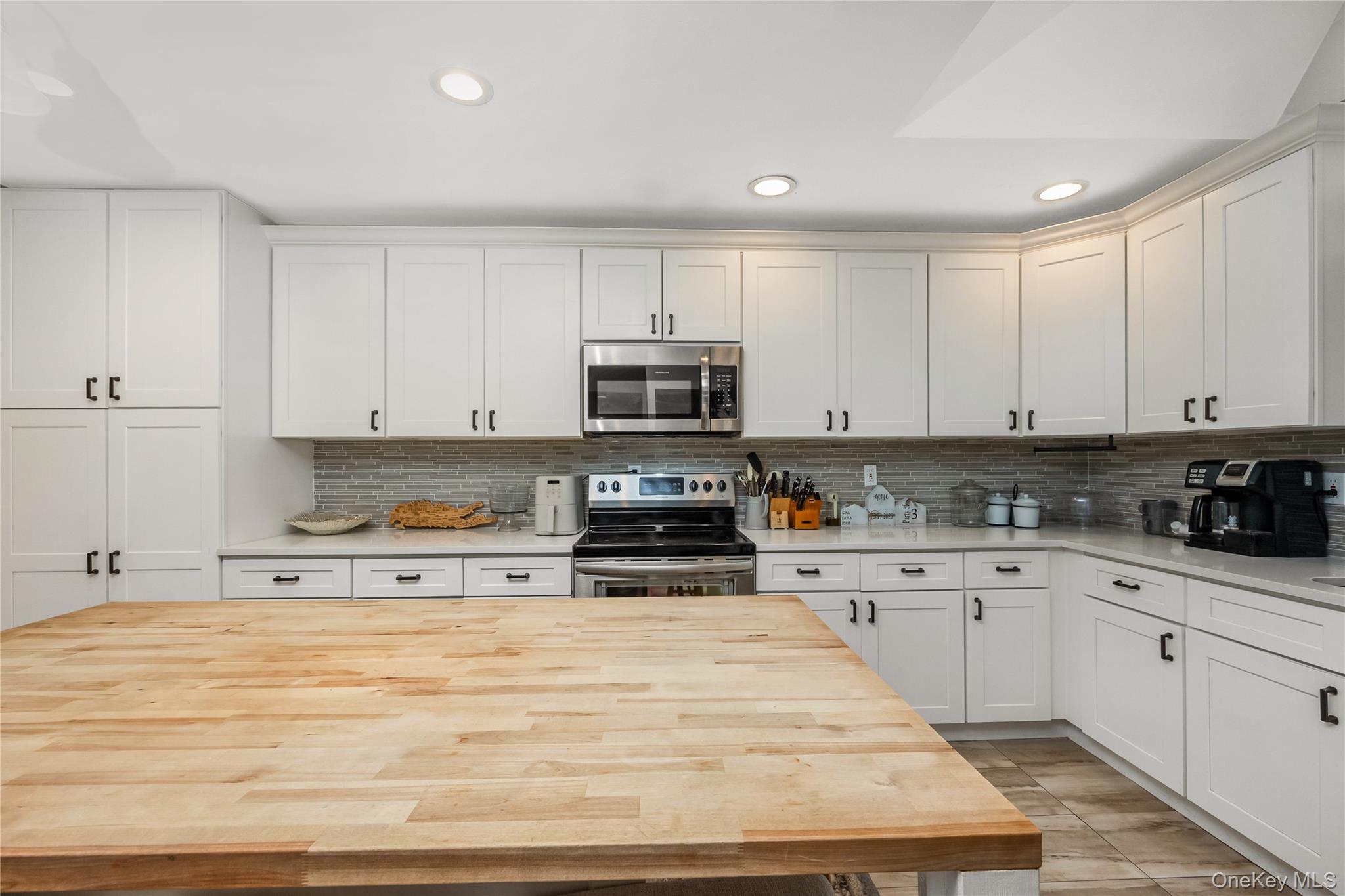 382 Greenbelt Parkway Property Photo 10