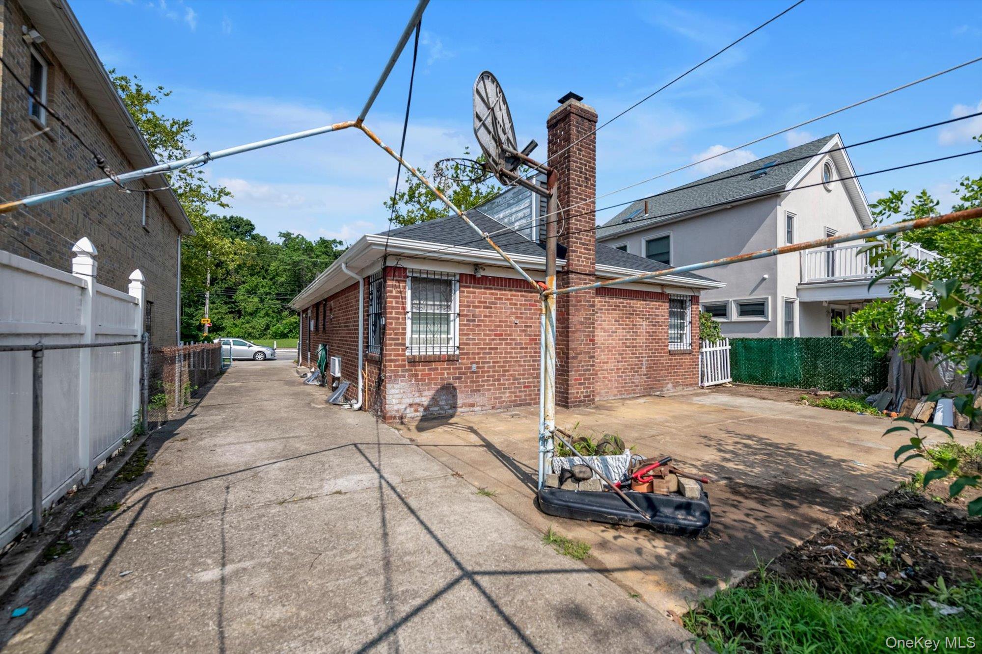 5011 175th Street Property Photo 3