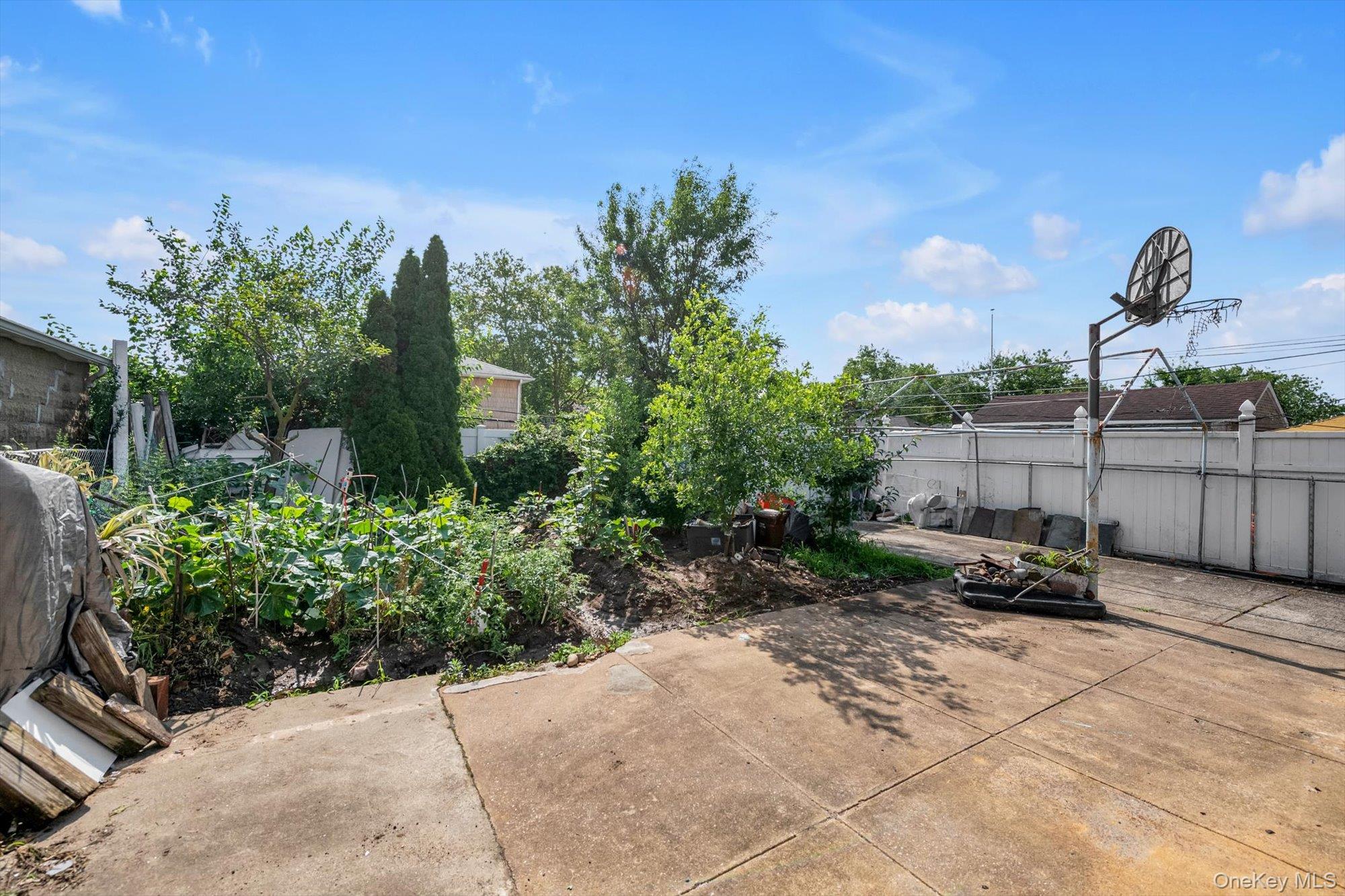 5011 175th Street Property Photo 4
