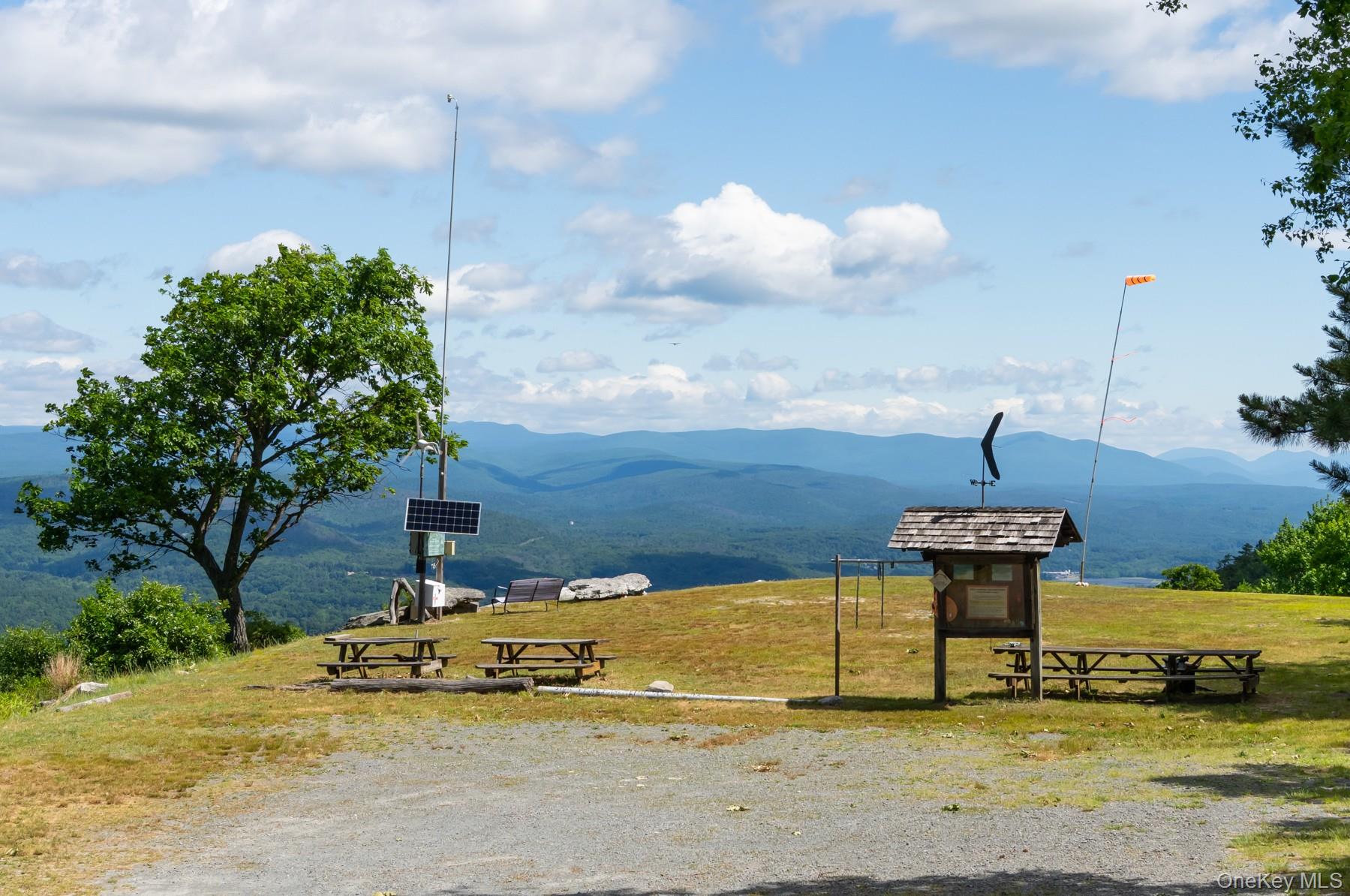 80 Hang Glider Road Property Photo 4