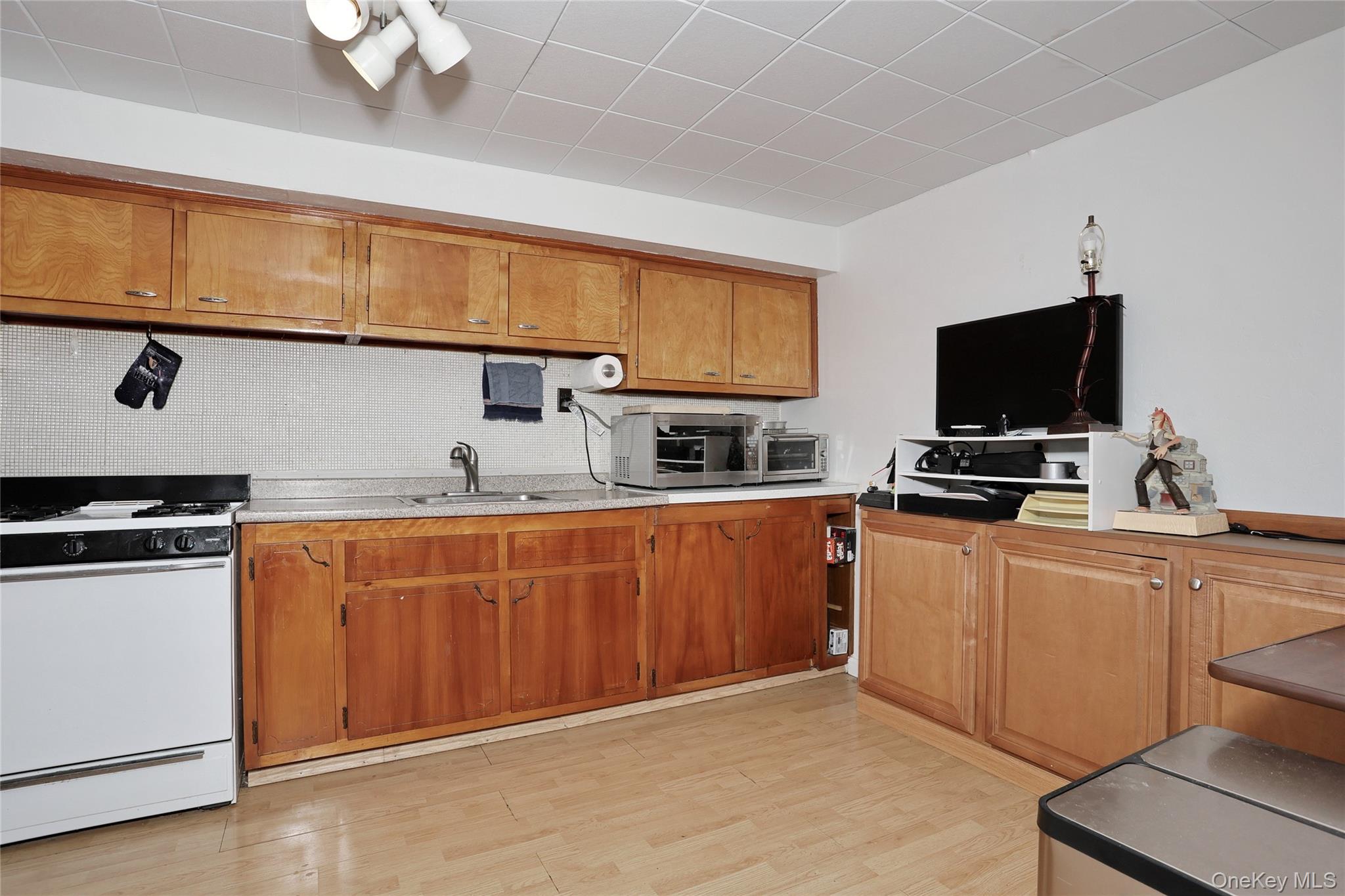 2 Westend Avenue Property Photo 25