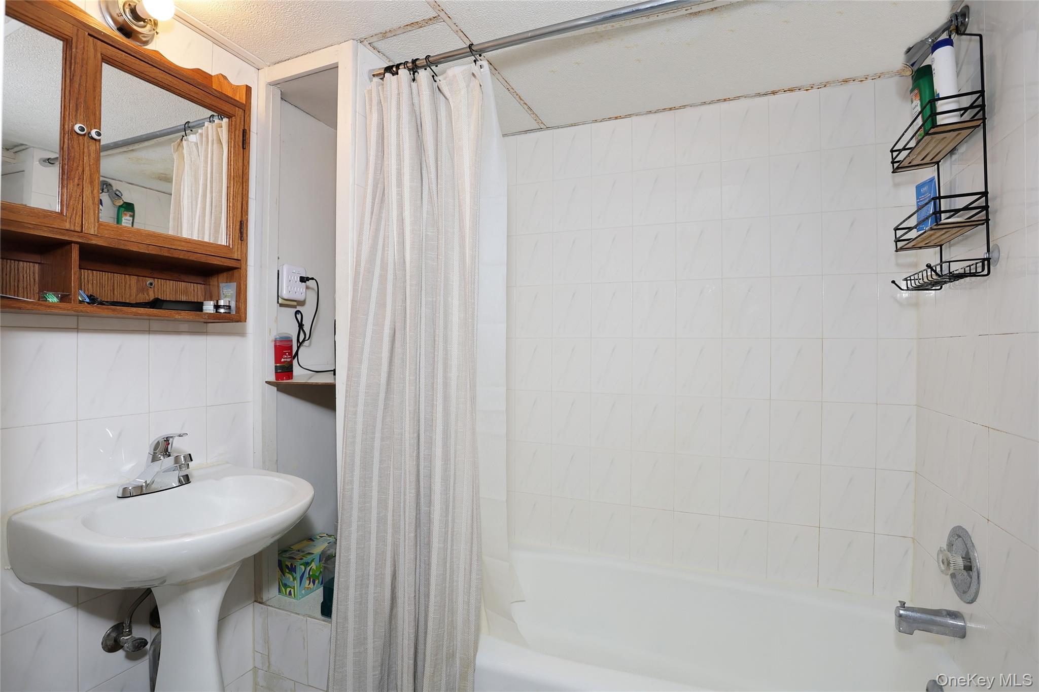 2 Westend Avenue Property Photo 33