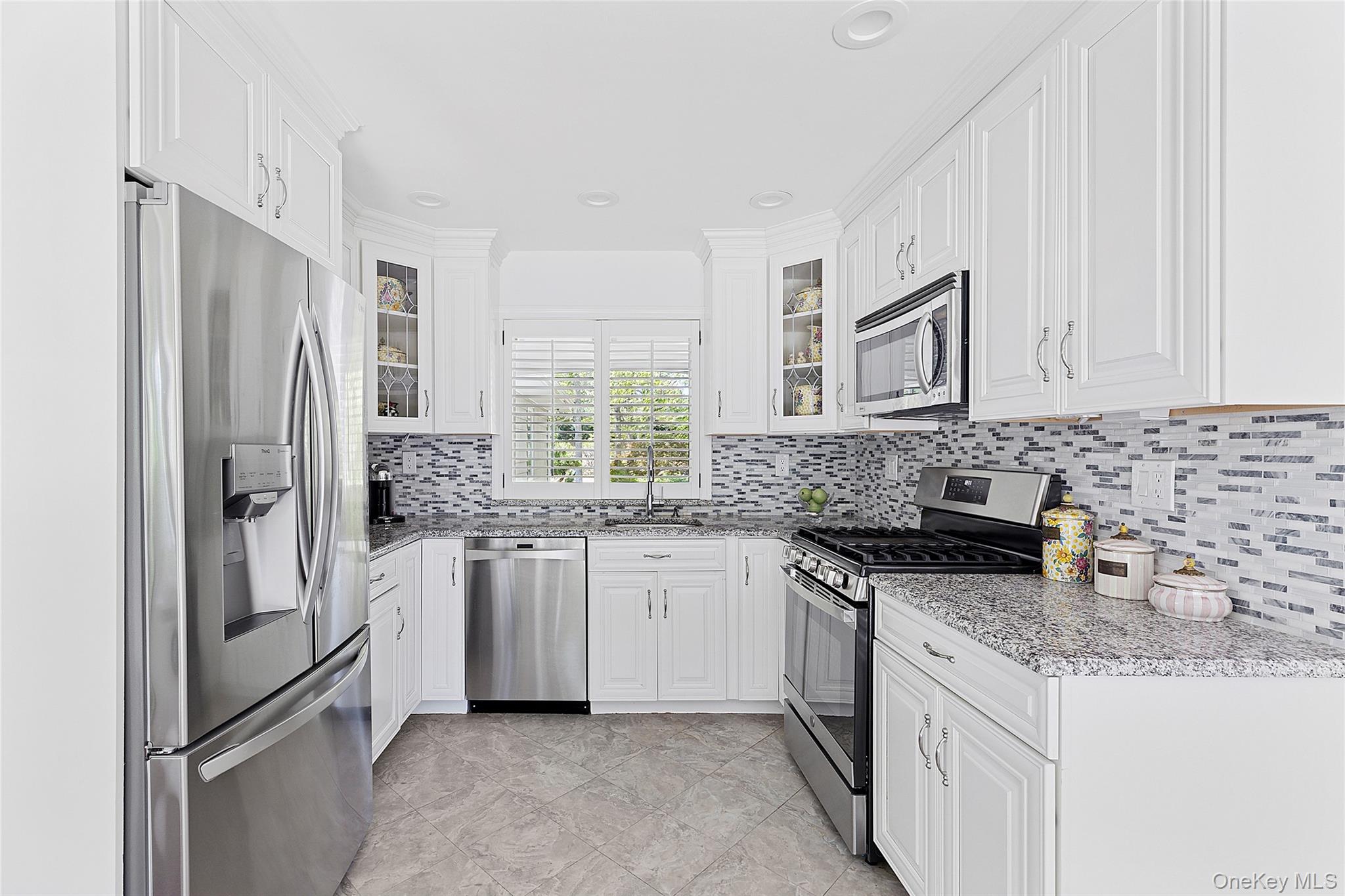 54 Dix Woods Drive Property Photo 4