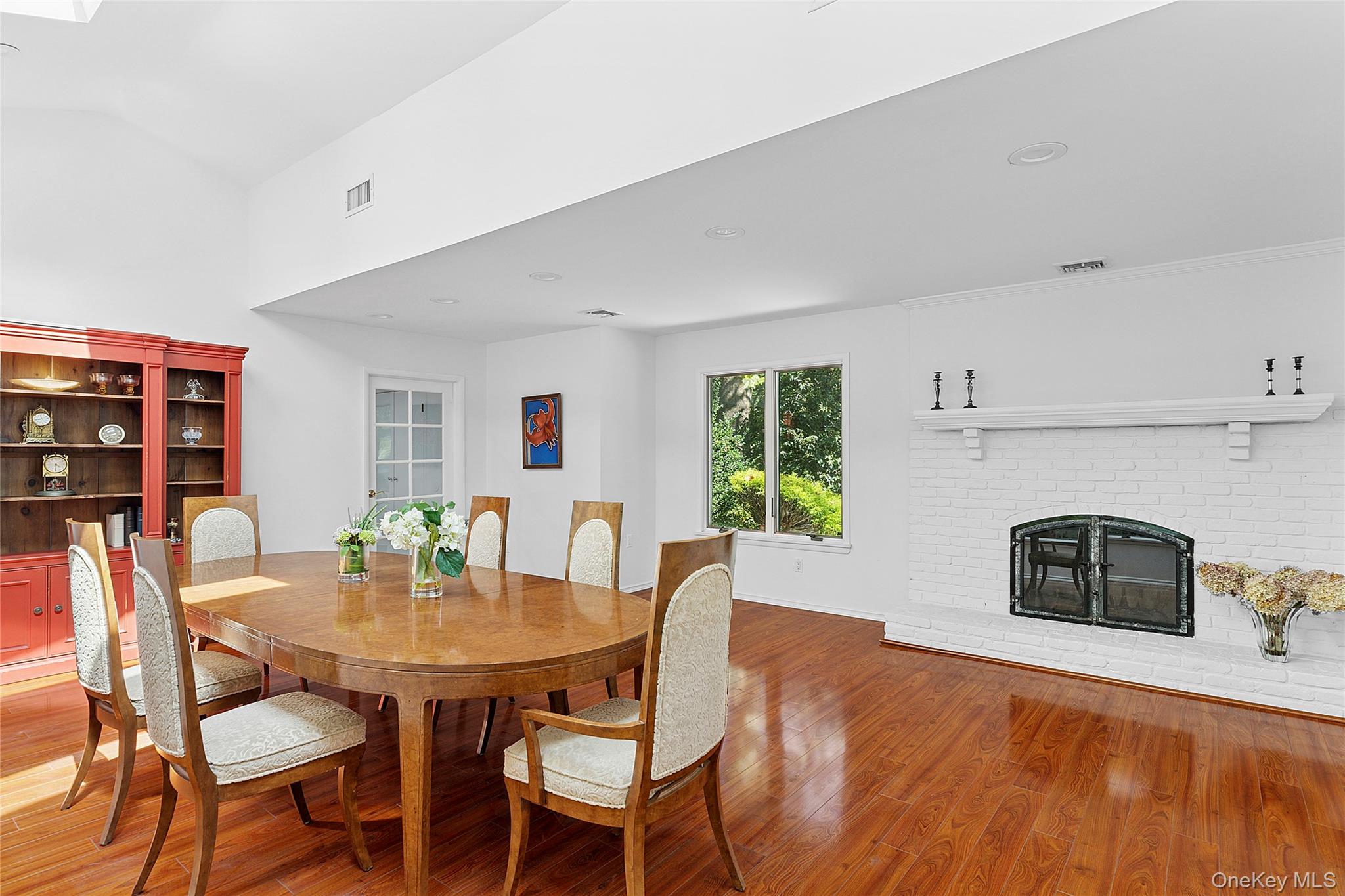 54 Dix Woods Drive Property Photo 8