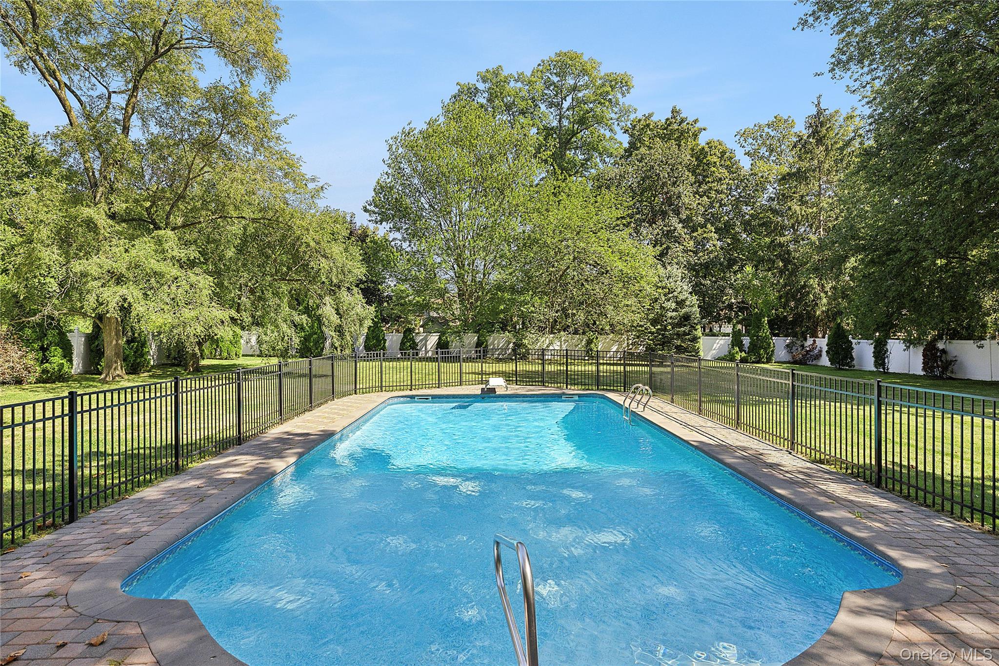 54 Dix Woods Drive Property Photo 19