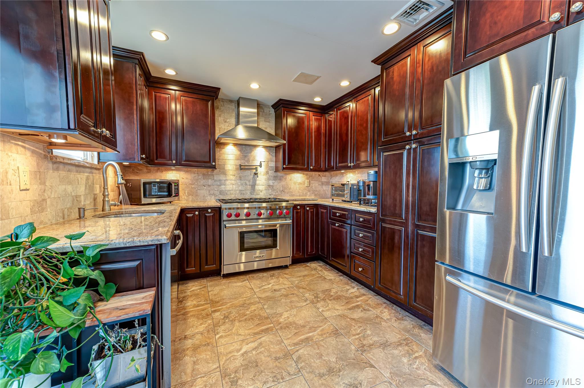 718 Farmers Avenue Property Photo 6
