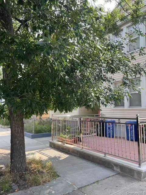 5056 47 St Property Photo 2