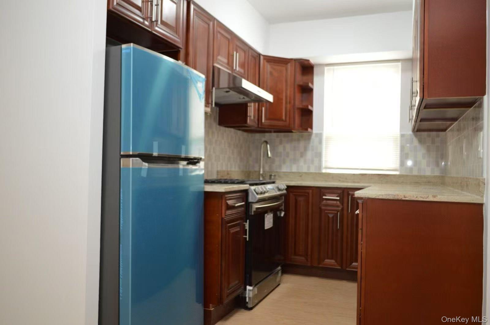 5056 47 St Property Photo 4