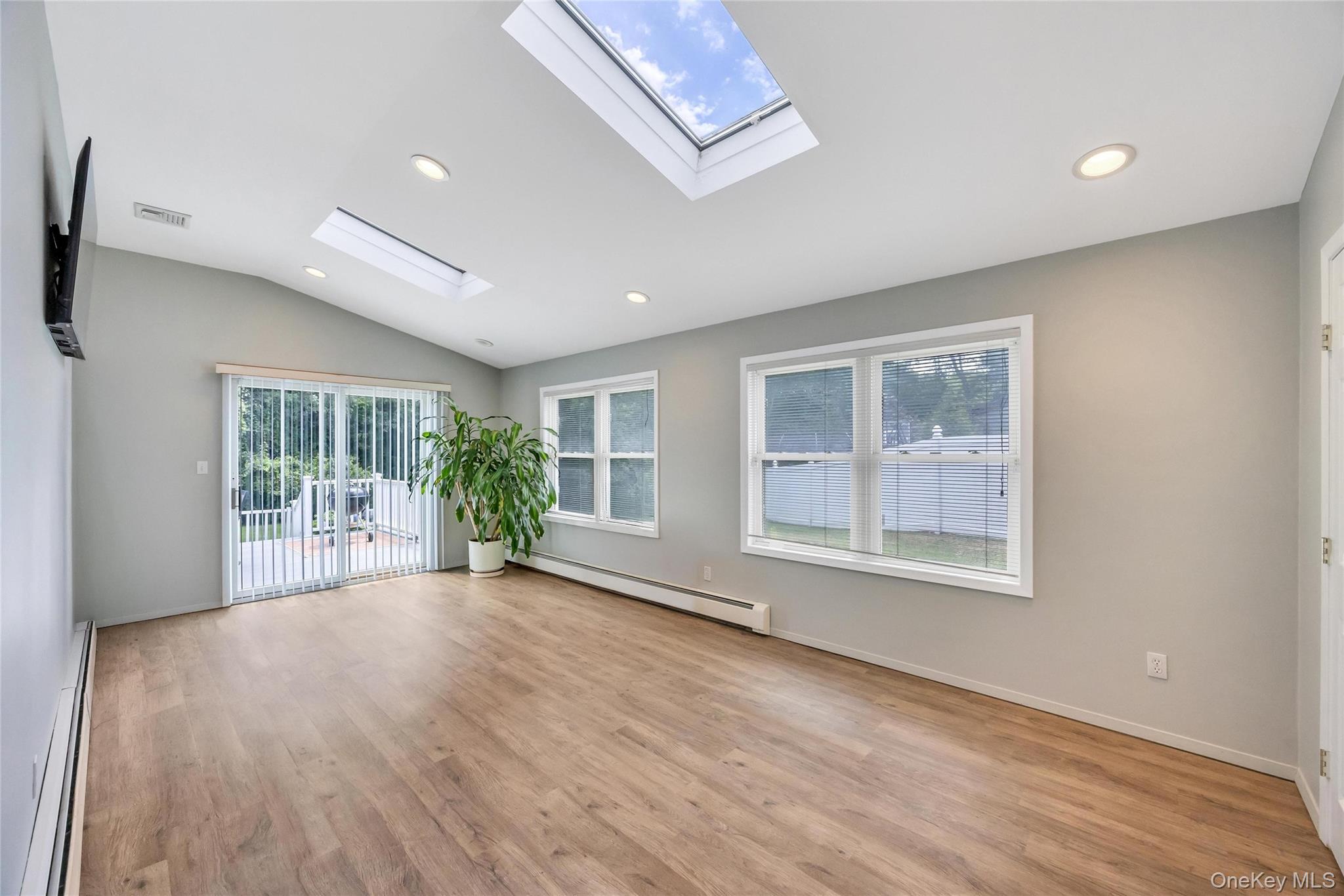 859 Pine Avenue Property Photo 16