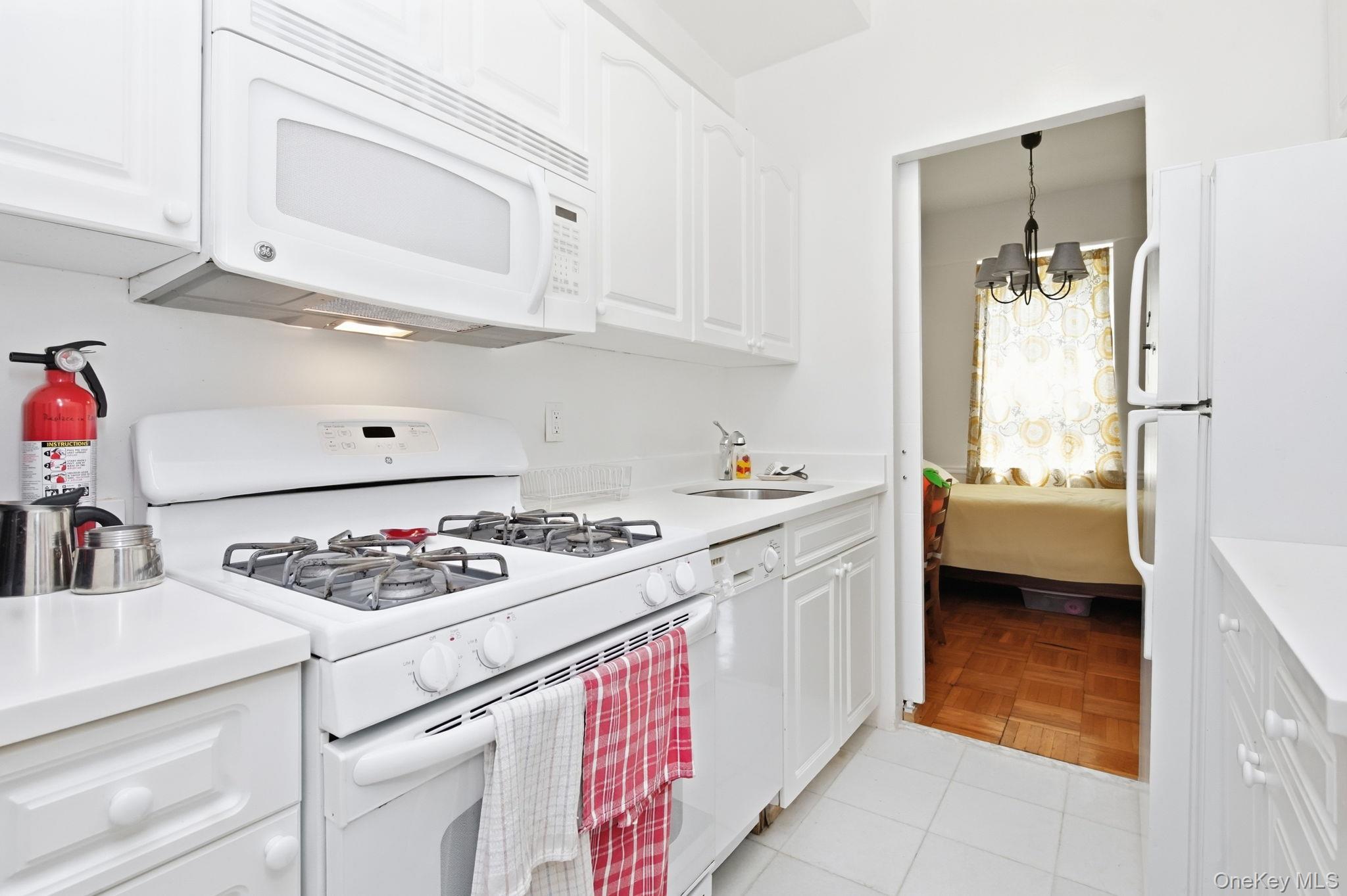 290 Collins Ave 2c Property Photo 8